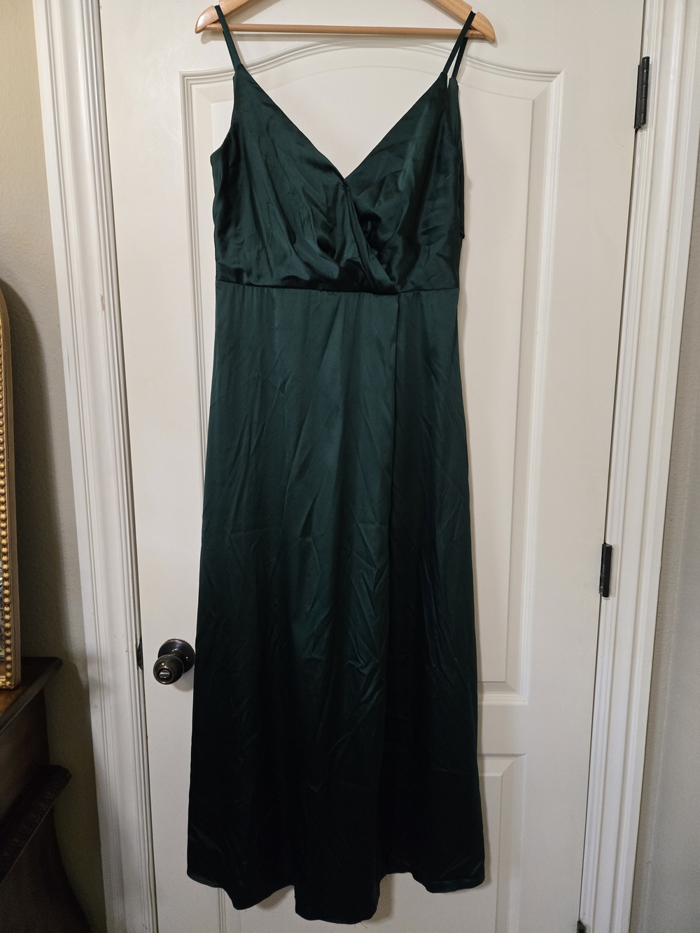 Dark Green Satin V-Neck Spaghetti Strap Prom Dress Elegant Bridesmaid Festive